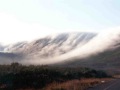 Mraky se val pes horsk heben u msta Somerset West v ztoce False Bay